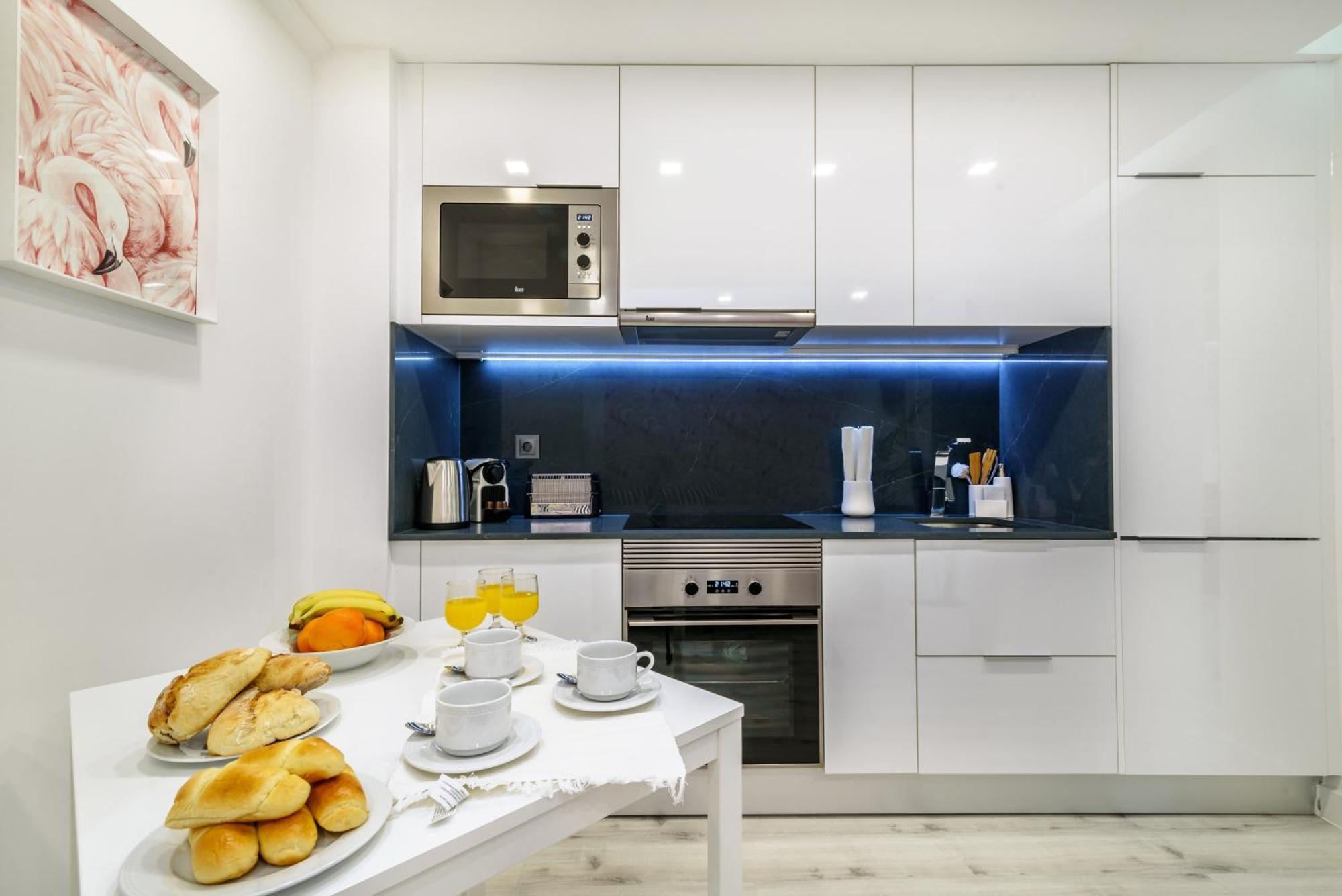 Whome City Chic Escape: Your Stylish Haven In Downtown Lisabona Exterior foto