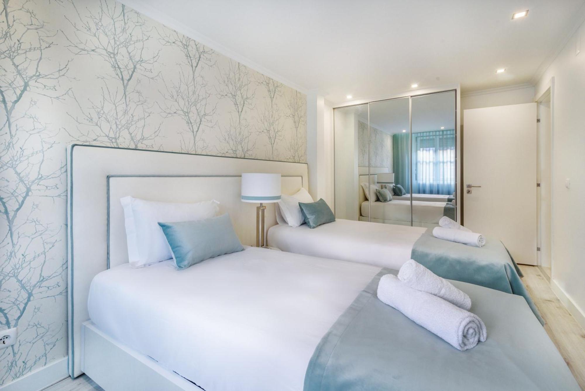 Whome City Chic Escape: Your Stylish Haven In Downtown Lisabona Exterior foto