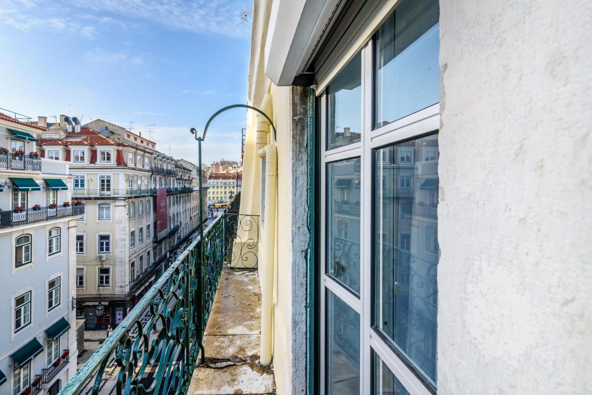 Whome City Chic Escape: Your Stylish Haven In Downtown Lisabona Exterior foto