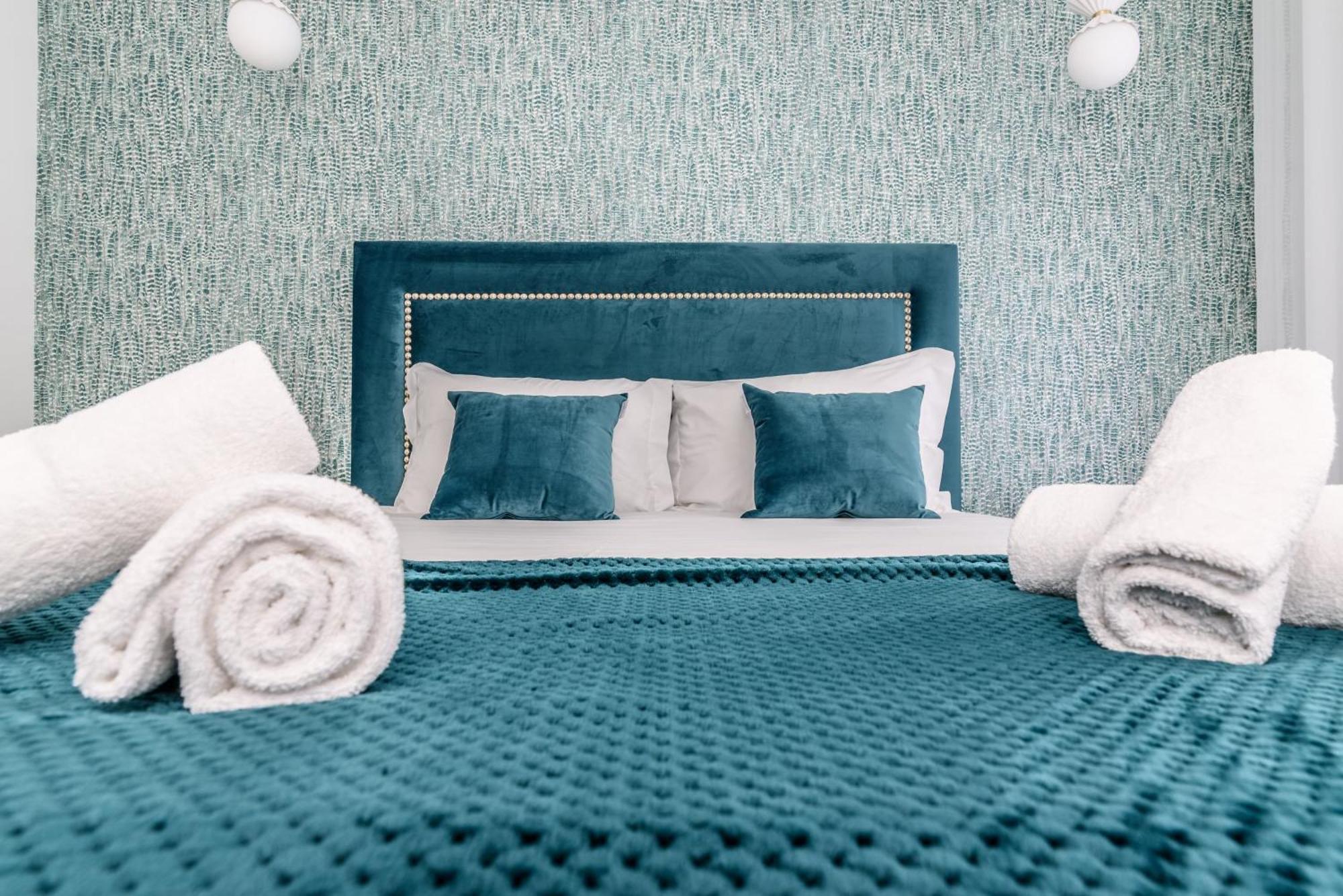 Whome City Chic Escape: Your Stylish Haven In Downtown Lisabona Exterior foto